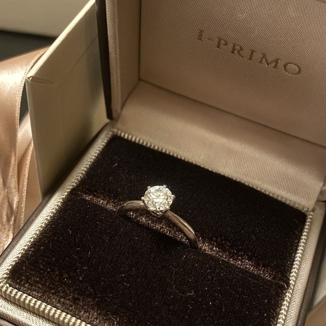 【アイプリモ(I-PRIMO)の口コミ】 ダイヤが際立つシンプルなデザイン、結婚指輪を買った時に重ね付けするこ…