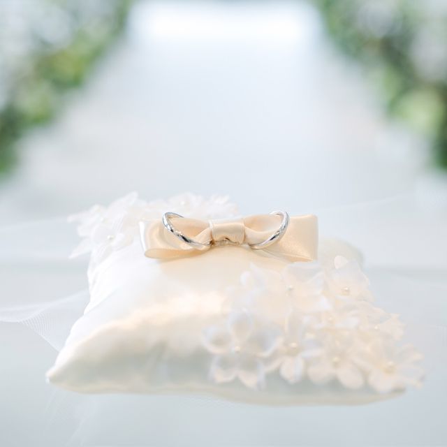 【エクセルコダイヤモンド(EXELCO DIAMOND)の口コミ】 ストレート、ミル打ち、1粒のメレダイヤで探していました。ミル打ちが正面…