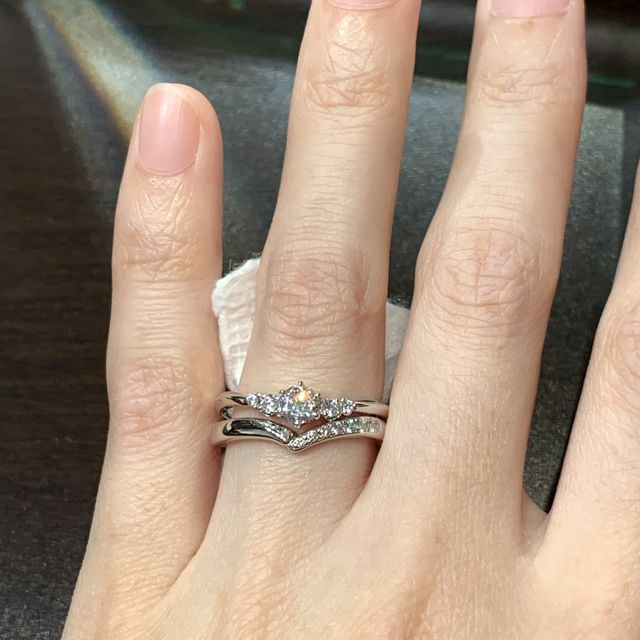 【TRECENTI(トレセンテ)の口コミ】 リングの付け心地がとても良く、婚約指輪と結婚指輪を組み合わせた際もピ…