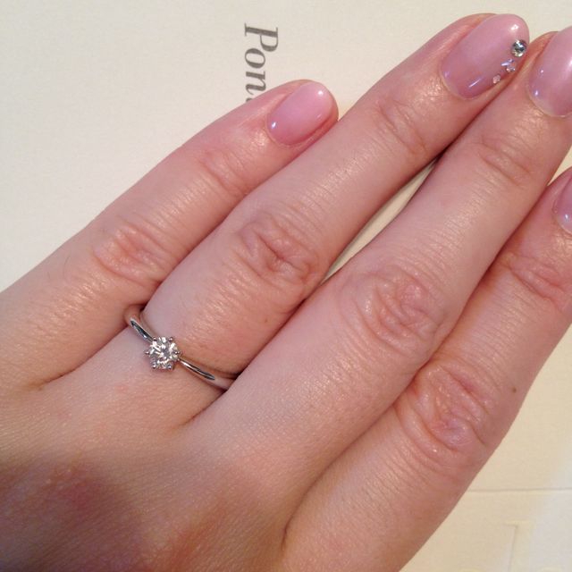 【Ponte Vecchio(ポンテヴェキオ)の口コミ】 あまり華美ではなく、会社などの普段使いもできる婚約指輪を探していまし…