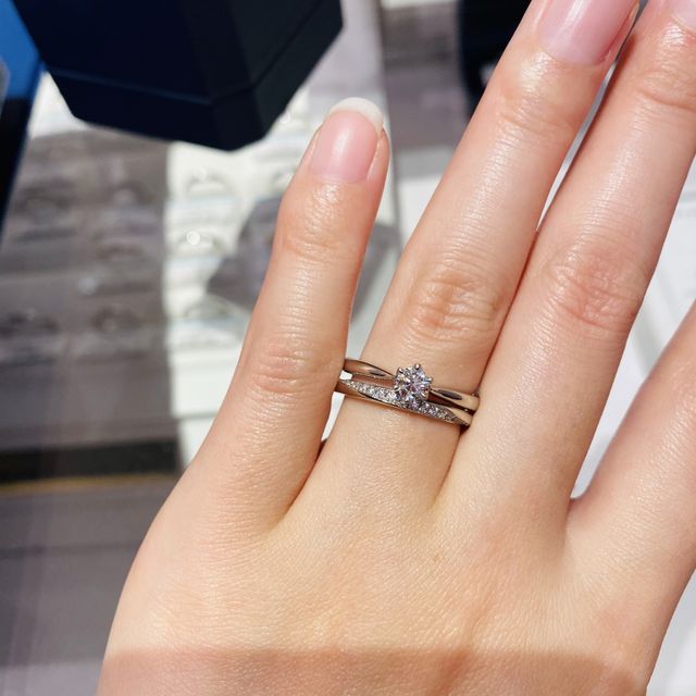 【銀座ダイヤモンドシライシの口コミ】 婚約指輪は6本爪で探していて、高さがそこまで高くなく、ダイヤのカットも…