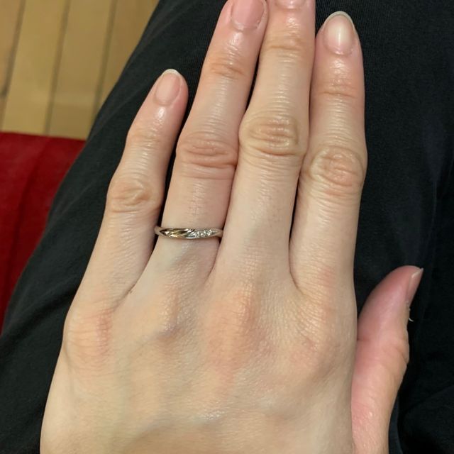 【銀座ダイヤモンドシライシの口コミ】 いろいろ見せていただいて、理想的な指輪が見つかりました。
シンプルな中…