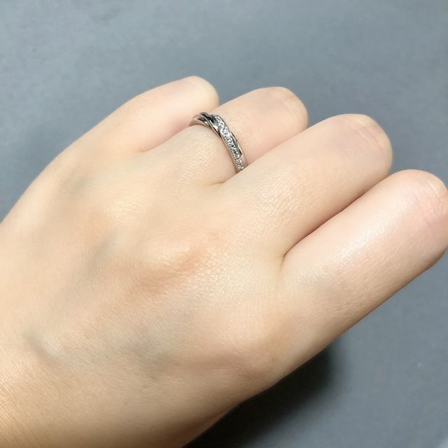 【エクセルコダイヤモンド(EXELCO DIAMOND)の口コミ】 一番の決めては、つけ心地が良く、動きがあるデザインであったことです。…