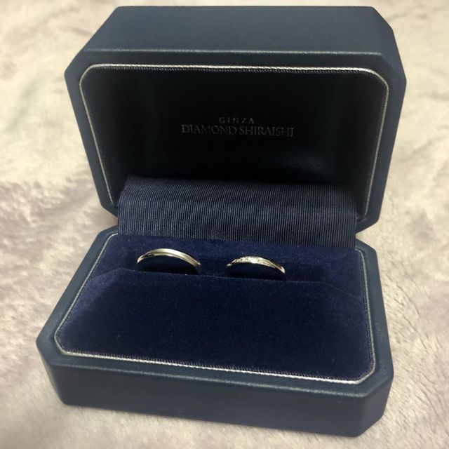 【銀座ダイヤモンドシライシの口コミ】 はじめは一粒ダイヤモンドのサンプルなデザインを考えていましたが、スタ…