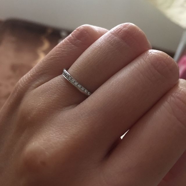 【4℃ BRIDAL(ヨンドシーブライダル)の口コミ】 シンプルすぎるデザインではあとあと寂しくなるかなと思い、回せば無地に…