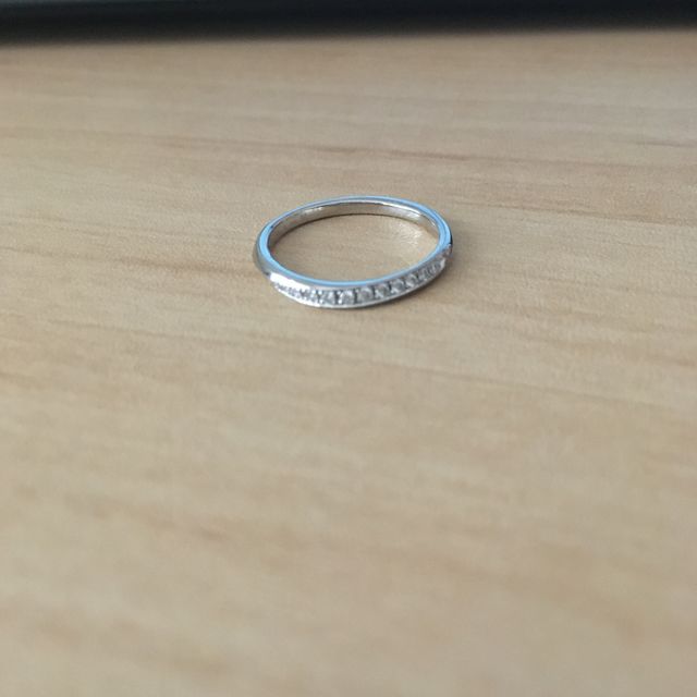 【4℃ BRIDAL(ヨンドシーブライダル)の口コミ】 シンプルすぎるデザインではあとあと寂しくなるかなと思い、回せば無地に…