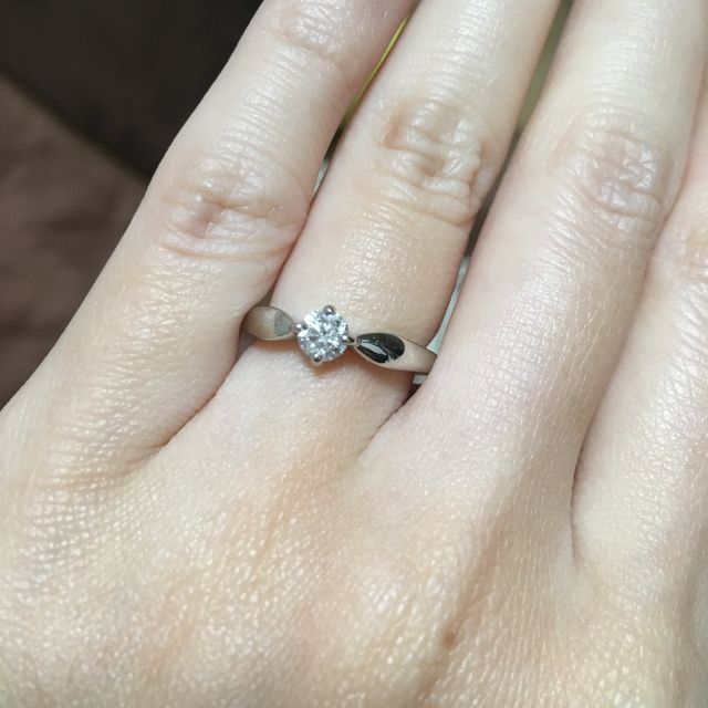 【ブルガリ(BVLGARI)の口コミ】 ダイヤの存在感があり、少し重いくらいですが婚約指輪としてフォーマルな…