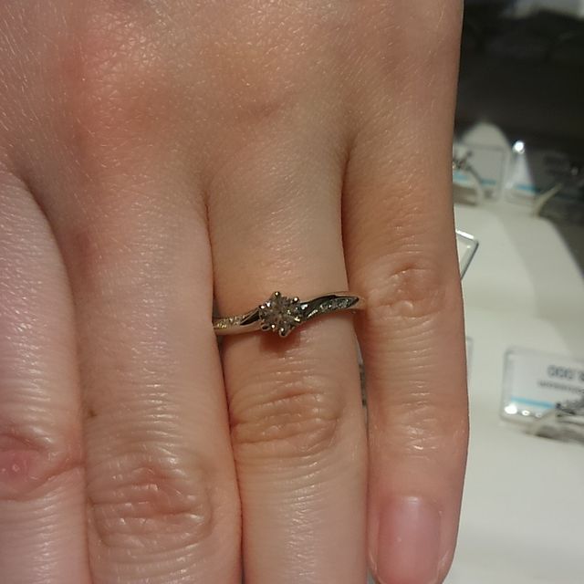 【銀座ダイヤモンドシライシの口コミ】 自分の好みのデザインと店員さんの対応です。自分の好みのデザインが似た…