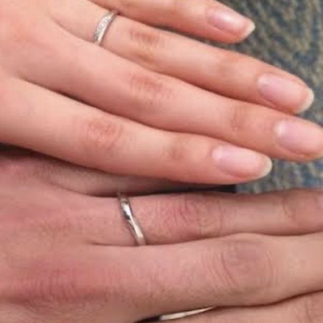 【銀座ダイヤモンドシライシの口コミ】 デザインがとてもしっくりきて、即決しました。指の太さと指輪の太さや、…