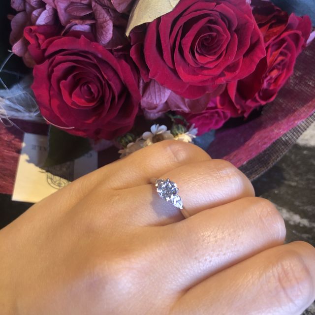 【グラフ(GRAFF)の口コミ】 GRAFFのプロミス、ペアシェイプのものを購入しました！決めて手は、両サイ…