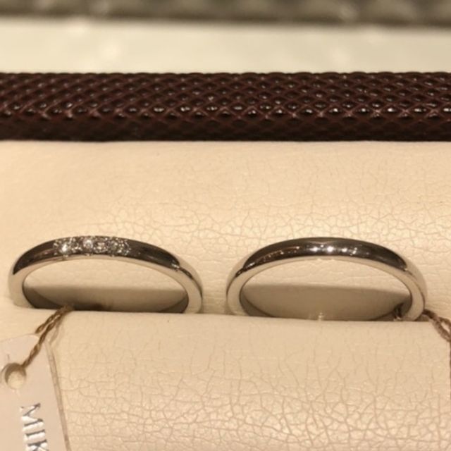 【MIKIMOTO(ミキモト)の口コミ】 ミキモトのストレートでダイアモンドが3石ついたデザインの指輪を試着させ…