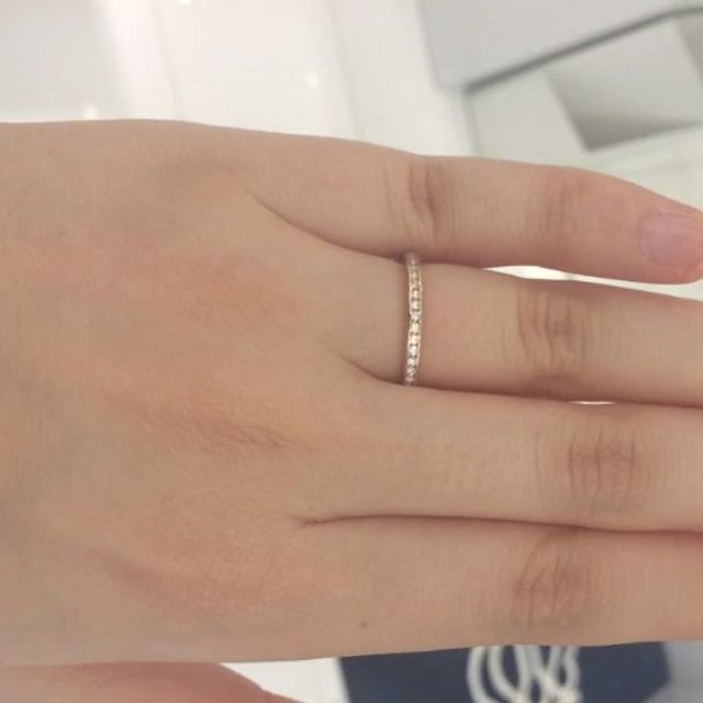 【ROYAL ASSCHER(ロイヤル・アッシャー)の口コミ】 細身のアームなのでシーンを限定せずに使える点が気に入りましたし、華や…