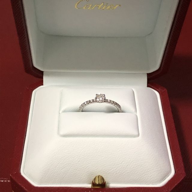 【カルティエ(Cartier)の口コミ】 デザインは、大きなダイヤがついているというよりは、キラキラしたものを…