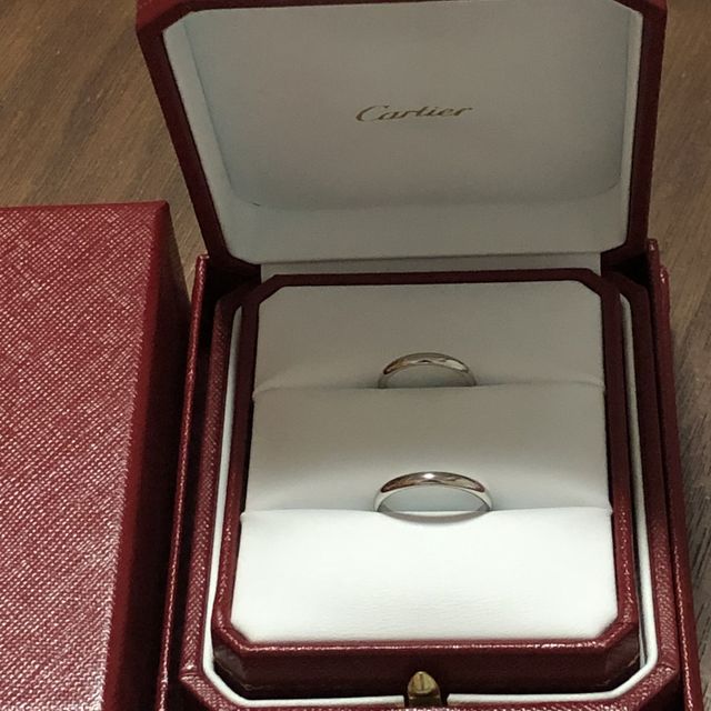 【カルティエ(Cartier)の口コミ】 婚約指輪をカルティエで購入したので、同じブランドが良いと相談していま…