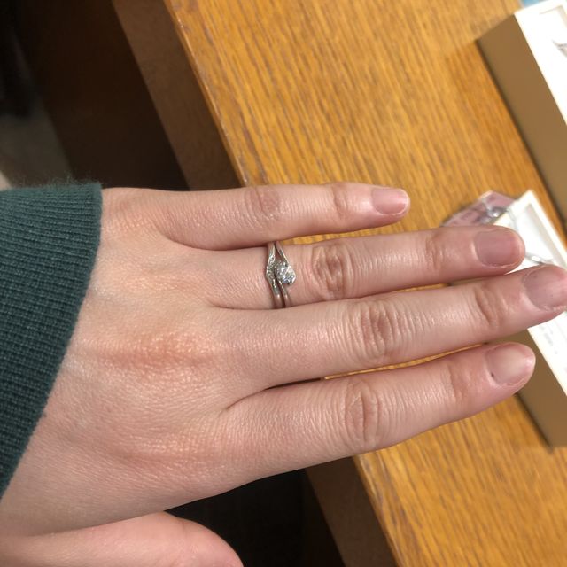 【銀座ダイヤモンドシライシの口コミ】 指輪はあまりたくさんのお品物を見なかったのですが、デザインの種類は多…