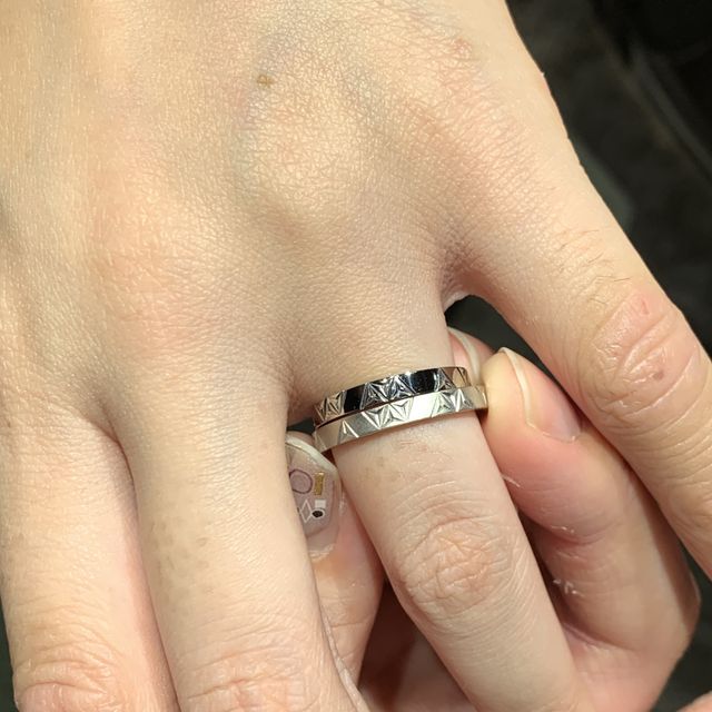 【TANZO.(鍛造指輪)の口コミ】 出来合いのものとは異なる、丈夫な鍛造製法の唯一無二の指輪に、自分たち…