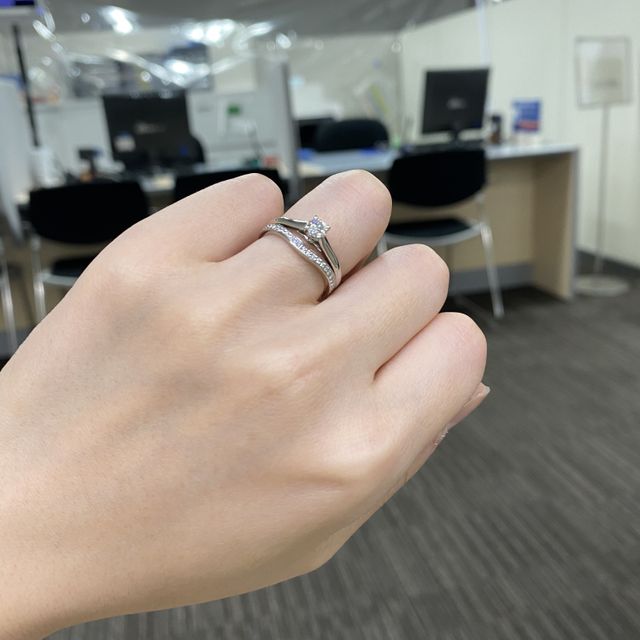 【カルティエ(Cartier)の口コミ】 デザインとブランドが決めてです。特に少しカーブの入ったデザインなので…