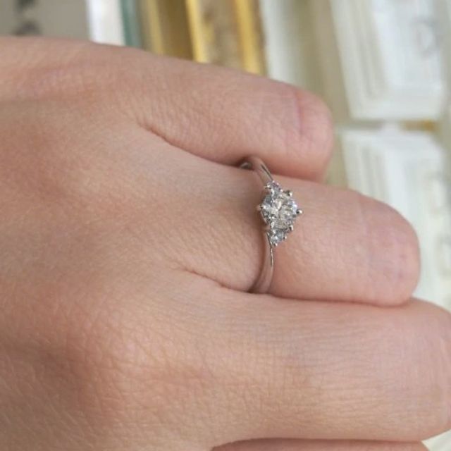 【Mariage ent(マリアージュエント)の口コミ】 シンプルなデザインでつけ心地が良い点と自分の指にマッチしたと感じたの…