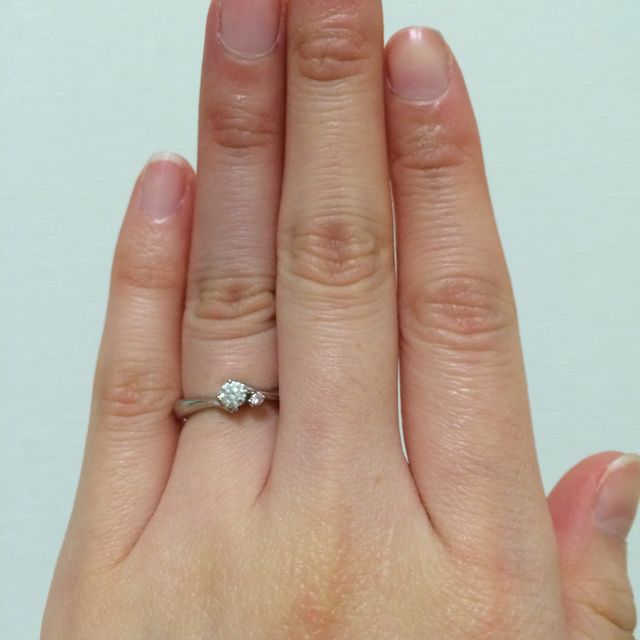 【4℃ BRIDAL(ヨンドシーブライダル)の口コミ】 旦那が好きなのを買っていいよと言ってくれたので、あまり派手すぎず地味…