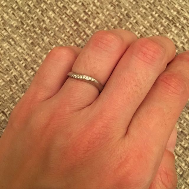 【4℃ BRIDAL(ヨンドシーブライダル)の口コミ】 ホームページで調べてから購入したのですが、ふたりとも気に入ったデザイ…