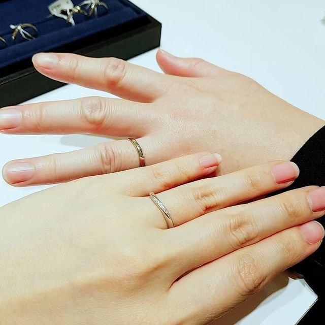 【4℃ BRIDAL(ヨンドシーブライダル)の口コミ】 リーズナブルでファッションブランドらしく軽めの付け心地
エンゲージとセ…