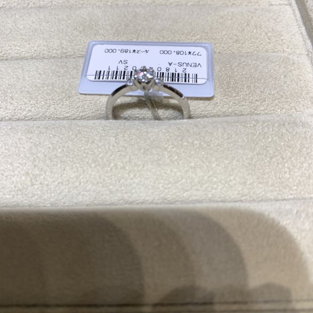 【TRECENTI(トレセンテ)の口コミ】 デザイン、ダイヤ、値段等すべてが満足いく指輪でした。特に、相手の好き…