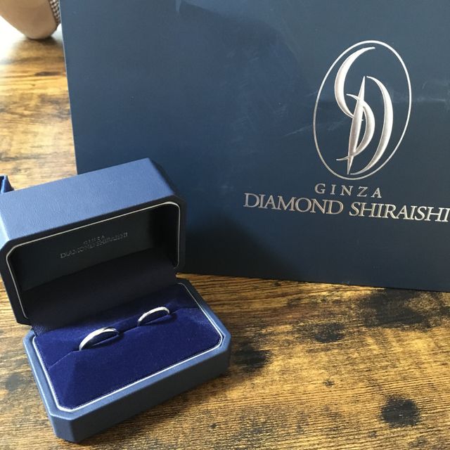 【銀座ダイヤモンドシライシの口コミ】 私は最初V字型の指輪を検討しましたが実際に指輪をつけるとストレートが自…