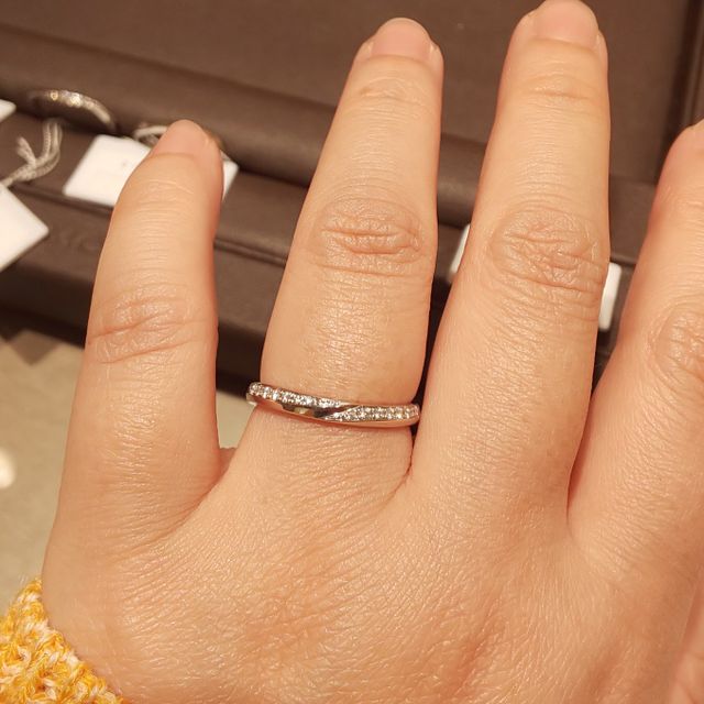 【アイプリモ(I-PRIMO)の口コミ】 よく見ると、ごくごくわずかにU字になっているため、指が自然に長く見えま…