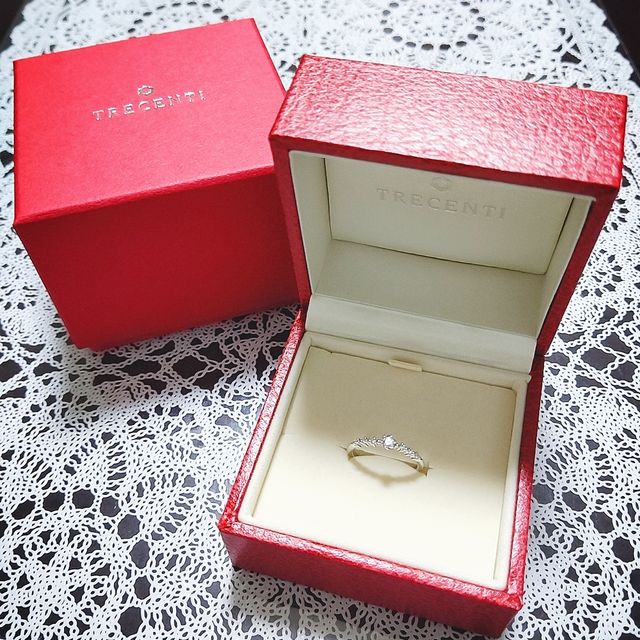 【TRECENTI(トレセンテ)の口コミ】 ドラマ「ミラーツインズ」で使用されており、お花の形をしたダイヤモンド…