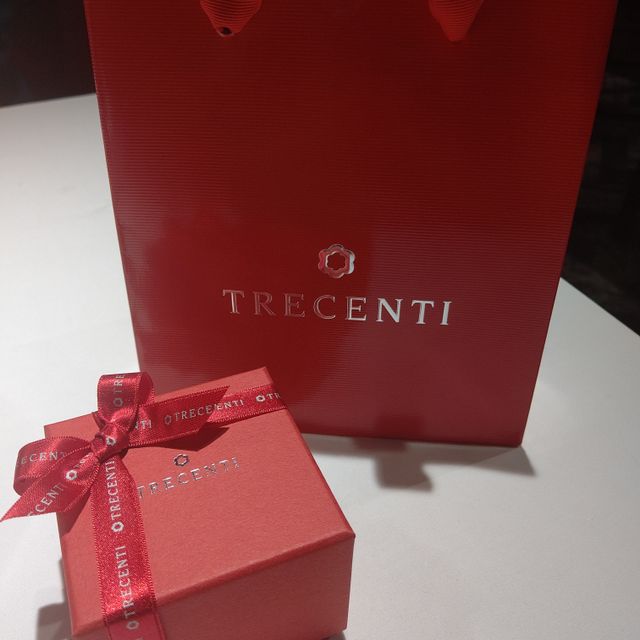 【TRECENTI(トレセンテ)の口コミ】 ドラマ「ミラーツインズ」で使用されており、お花の形をしたダイヤモンド…