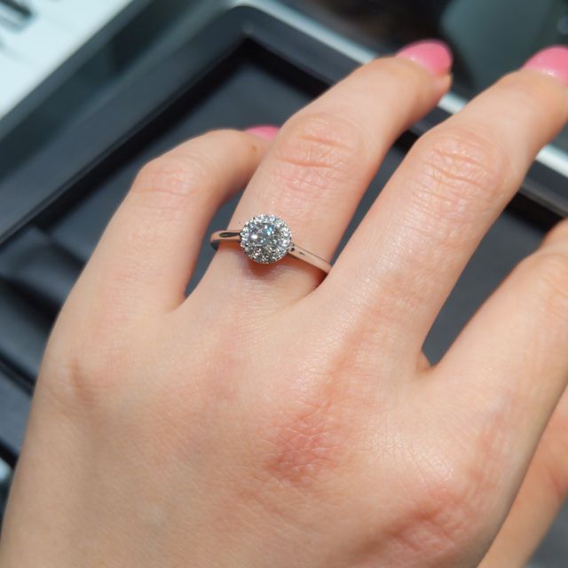 【ラザール ダイヤモンド(LAZARE DIAMOND)の口コミ】 同ブランドのセントパトリック28と同じデザインですが、リング部分にダイ…