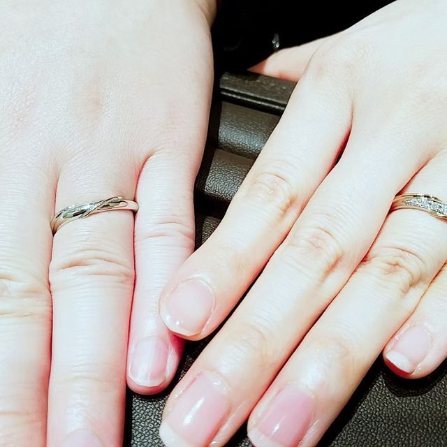 【アイプリモ(I-PRIMO)の口コミ】 シンプルリングではなくちょっとヒネリがあるデザインで二人とも直感でこ…