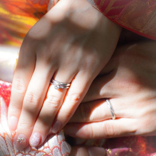 【ラザール ダイヤモンド(LAZARE DIAMOND)の口コミ】 【結婚指輪】
商品名:トンプソン
価格:ペアで21万円
【婚約指輪】
商品名:…