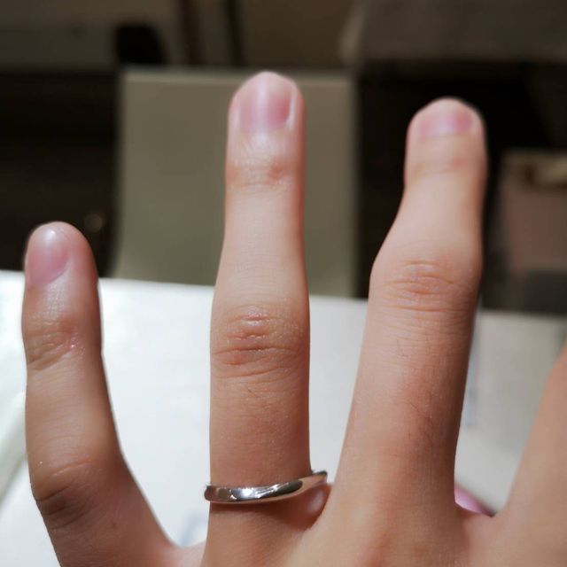 【festaria bijou SOPHIA(フェスタリア ビジュソフィア)の口コミ】 何よりもデザインがとても気に入りました。
ダイヤの流れる位置がとても綺…