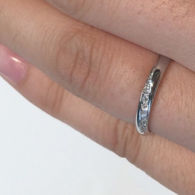 【BRILLIANCE+(ブリリアンスプラス)の口コミ】 最初は指を長く綺麗に見えるウェーブの入ったものなどを探していましたが…