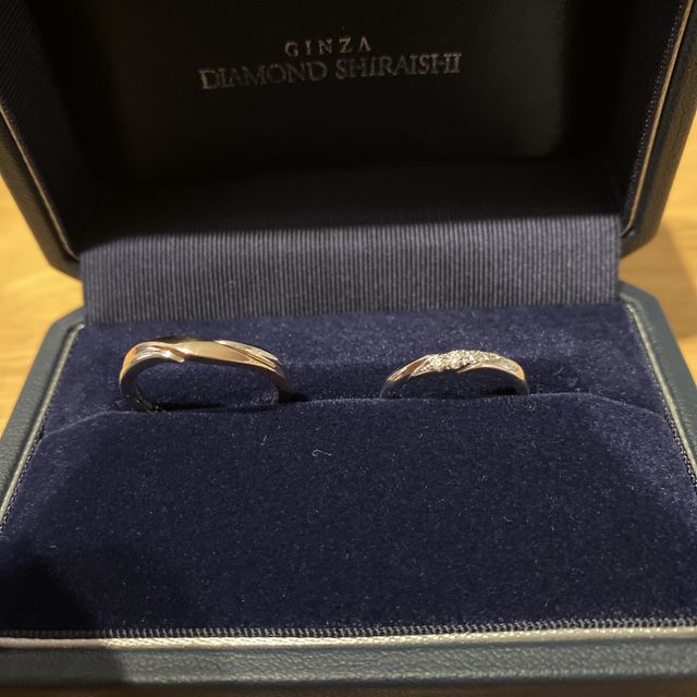 【銀座ダイヤモンドシライシの口コミ】 お揃いではなく、2人の好きな形とデザインで決めました。
つけた感覚がと…