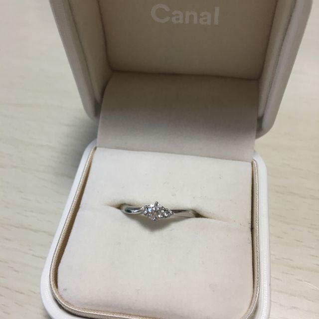 【canal4℃(カナルヨンドシー)の口コミ】 細身でウェーブラインのデザインの物を探しており、canal4℃さんには希望通…