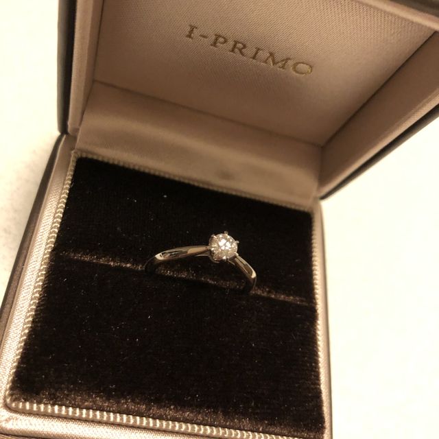 【アイプリモ(I-PRIMO)の口コミ】 シンプルかつ洗練された、ダイヤを最大限に引き立たせるリングのデザイン…