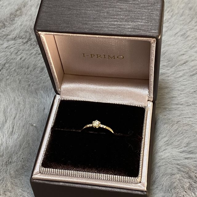 【アイプリモ(I-PRIMO)の口コミ】 色はゴールド、キラキラ、シンプルすぎないが2人の条件でした。お店の店員…