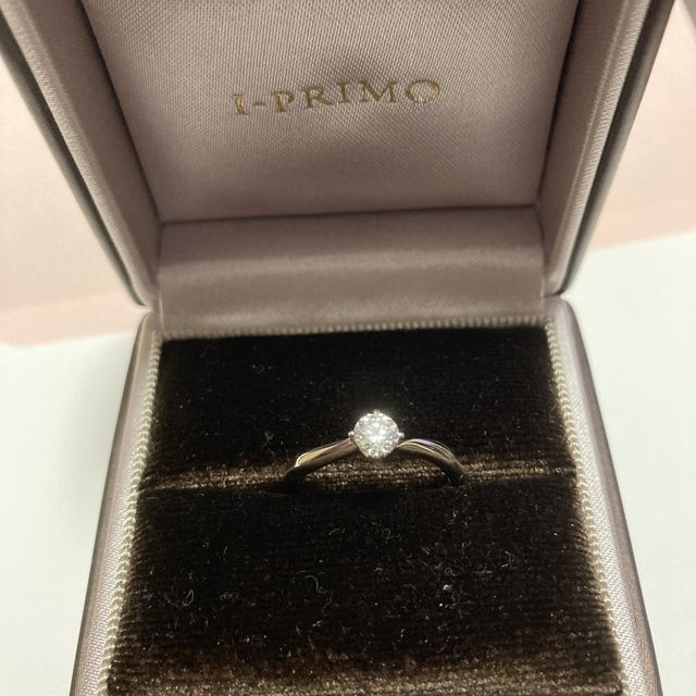 【アイプリモ(I-PRIMO)の口コミ】 指輪のデザインはとても可愛くて魅力的でした。シンプルですがかるいウェ…