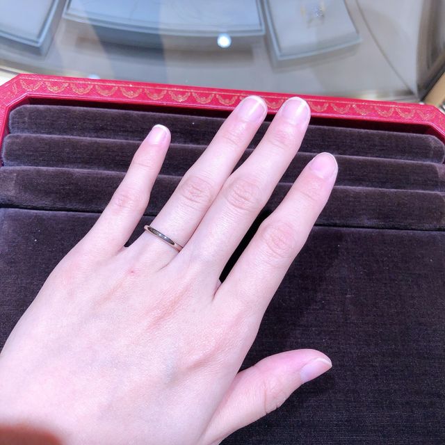 【カルティエ(Cartier)の口コミ】 1番シンプルなプラチナのリングを出してもらいました。大きさや太さで印象…