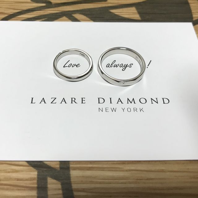 【ラザール ダイヤモンド(LAZARE DIAMOND)の口コミ】 ストレートの形で斜めにカッティングが入っている指輪を探していたところ…