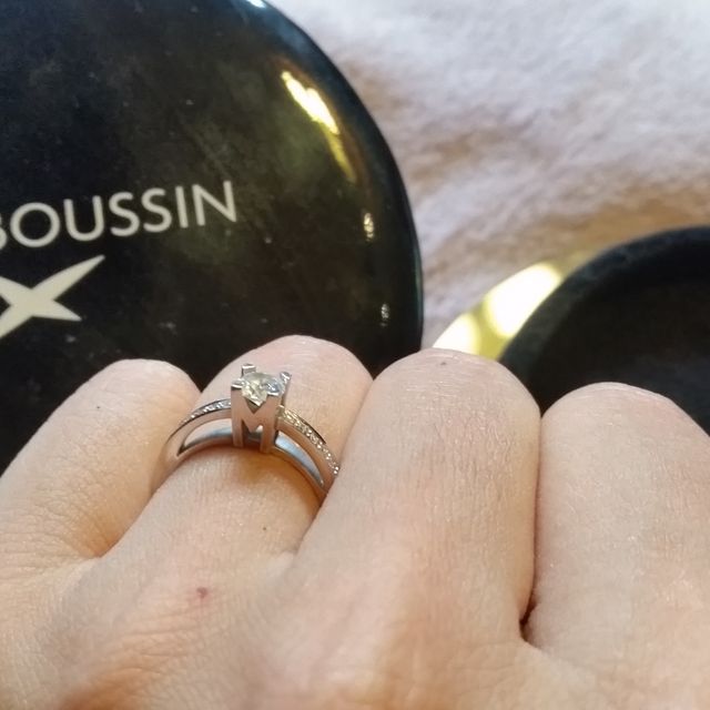 【MAUBOUSSIN(モーブッサン)の口コミ】 彼（現在の夫）が私に内緒で購入してくれていました。結婚すること自体は…