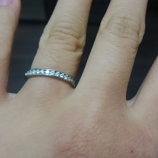 【STAR JEWELRY(スタージュエリー)の口コミ】 もともと指輪をする習慣がなく、婚約記念品にネックレスを検討していまし…