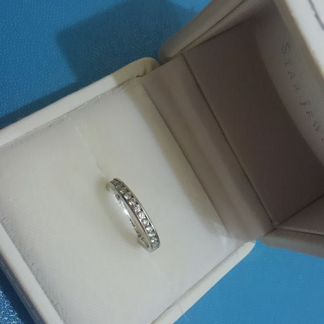 【STAR JEWELRY(スタージュエリー)の口コミ】 もともと指輪をする習慣がなく、婚約記念品にネックレスを検討していまし…