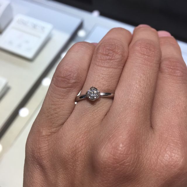 【俄(にわか)の口コミ】 普段使いができるよう、低めのデザインのものを探していました。
シンプル…