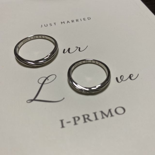 【アイプリモ(I-PRIMO)の口コミ】 緩やかなVラインでダイヤの感じが可愛くて太めなデザインが旦那の好みで夫…
