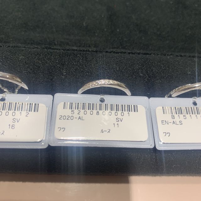 【TRECENTI(トレセンテ)の口コミ】 ストレートですが、ダイヤが斜めに入っている為、動きがありますし、かつ…