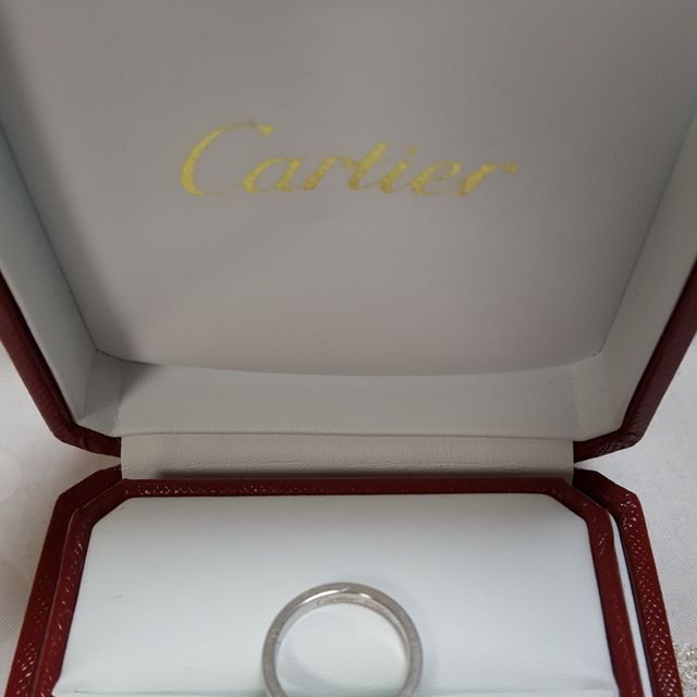 【カルティエ(Cartier)の口コミ】 既にカルティエ、バレリーナの婚約指輪を頂いていたので重ねづけできるデ…