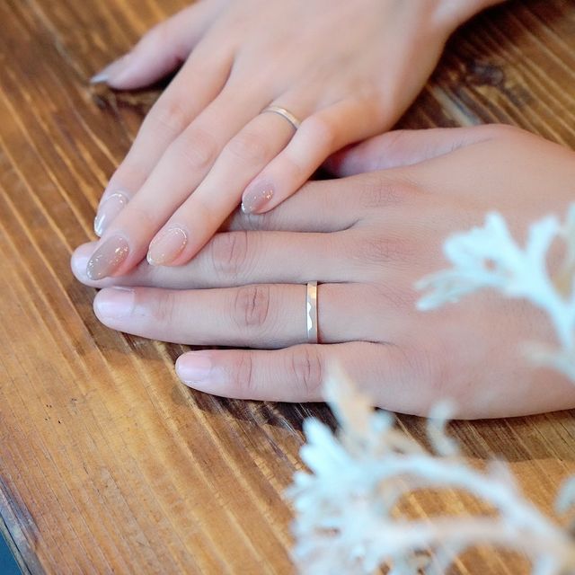 【THREE TREES(スリーツリーズ)の口コミ】 デザインを自分で決める事がでたため。
また、プロの指導のもと指輪作成が…